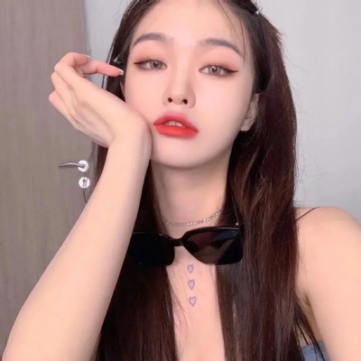 猫咪第一次见到小奶狗的反应，太治愈了 - 老熟影视